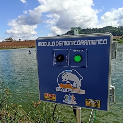 Módulo de monitoramento ao lado de um barco